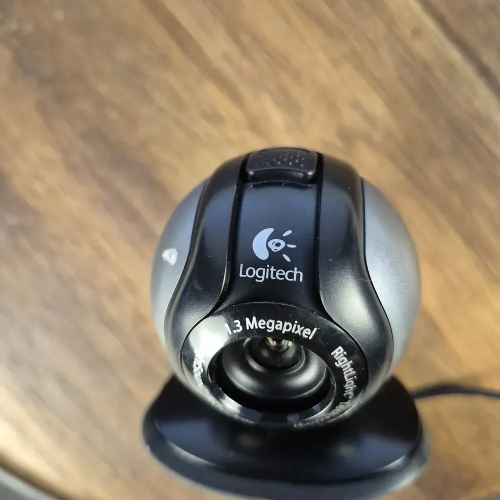 Logitech 1:3 Megapixel External USB Webcam - Picture 4 of 10